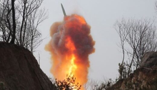 韓米上陸訓練に反発か 弾道ミサイル2発発射