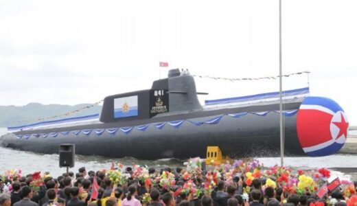 北朝鮮が戦術核攻撃潜水艦「第841号」を進水「金君玉英雄」艦と命名