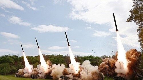 金正恩氏が「核反撃訓練」を指導したと朝鮮中央通信が報じる