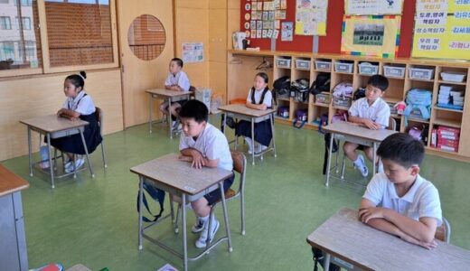 【学校だより】終業式は冷房が効いた教室でー東京第6幼初級